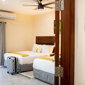 Deluxe Queen Suite